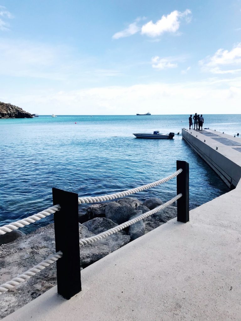 dock-on-little-bay-beach-st-maarten