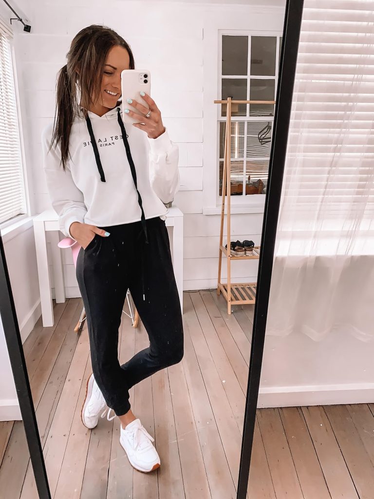 Cropped Hoodie and Joggers Cropped Hoodie Outfits With Black Sweatpants