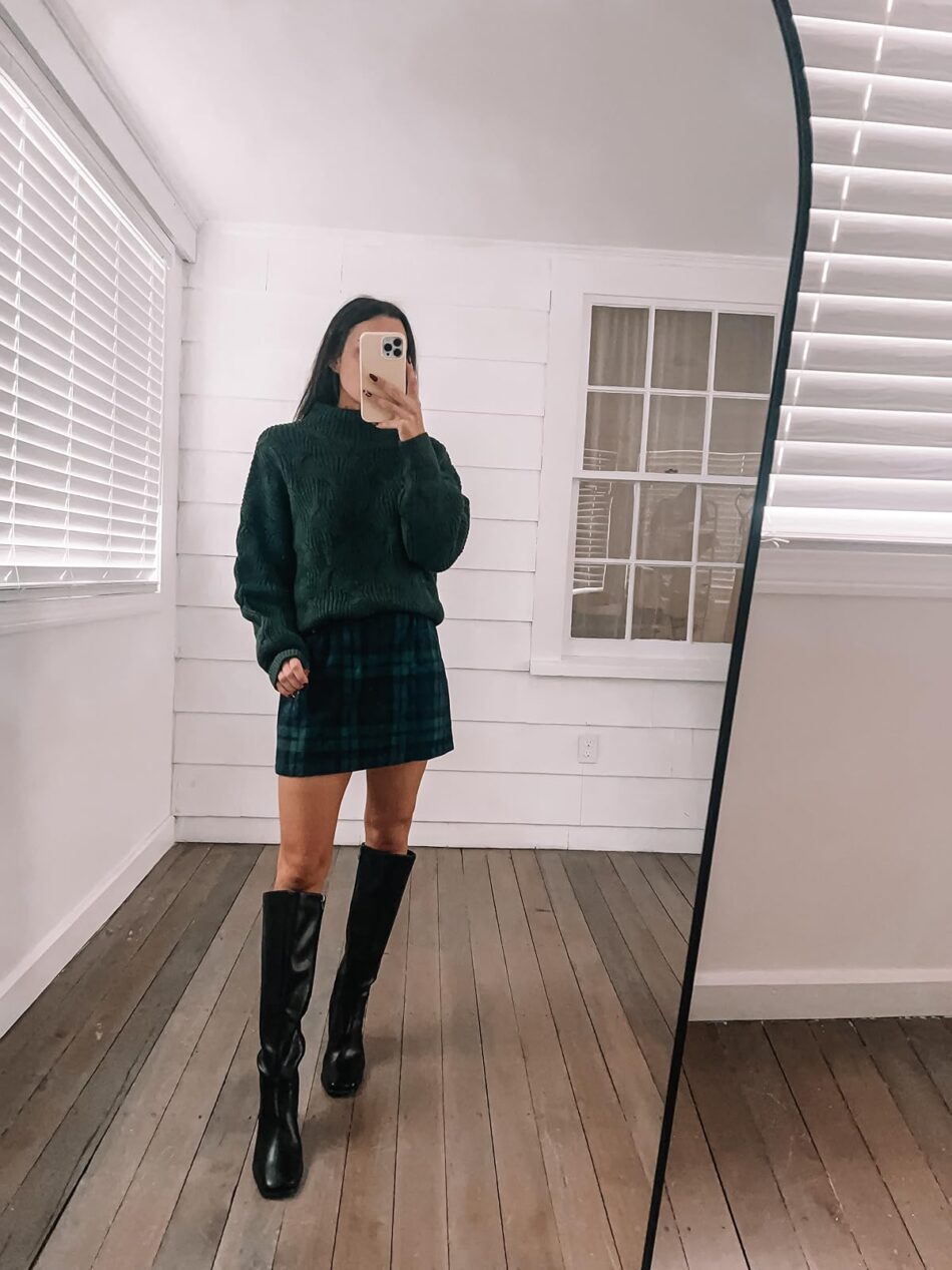 Cute, Stylish & Ugly Christmas Sweaters Outfits