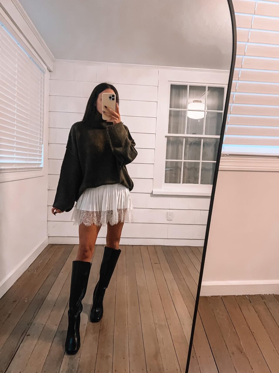 Cute, Stylish & Ugly Christmas Sweaters Outfits