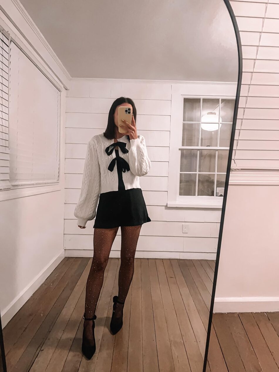 Cute, Stylish & Ugly Christmas Sweaters Outfits